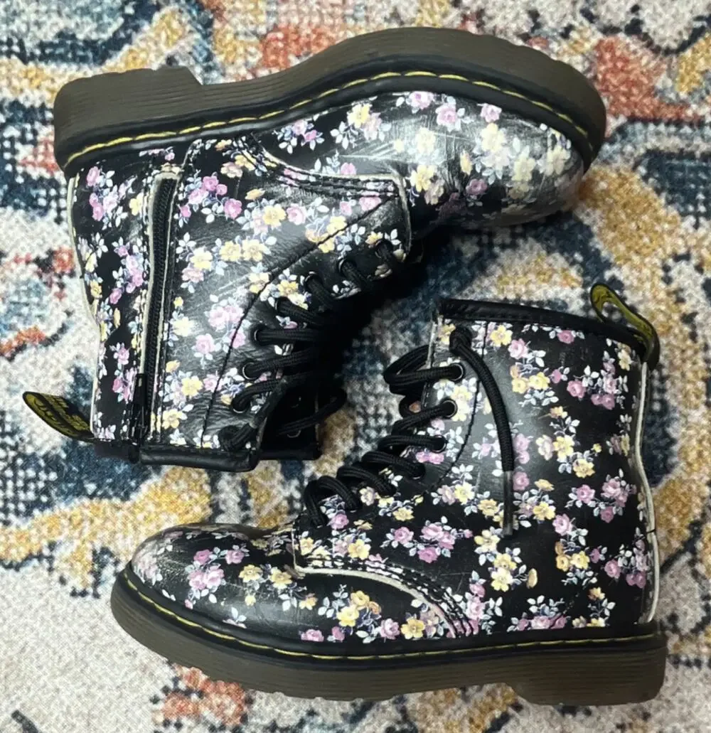 Dr. Martens Brooklee Kids Floral Leather Boots — US 9 Girls / UK 8 / EU 26